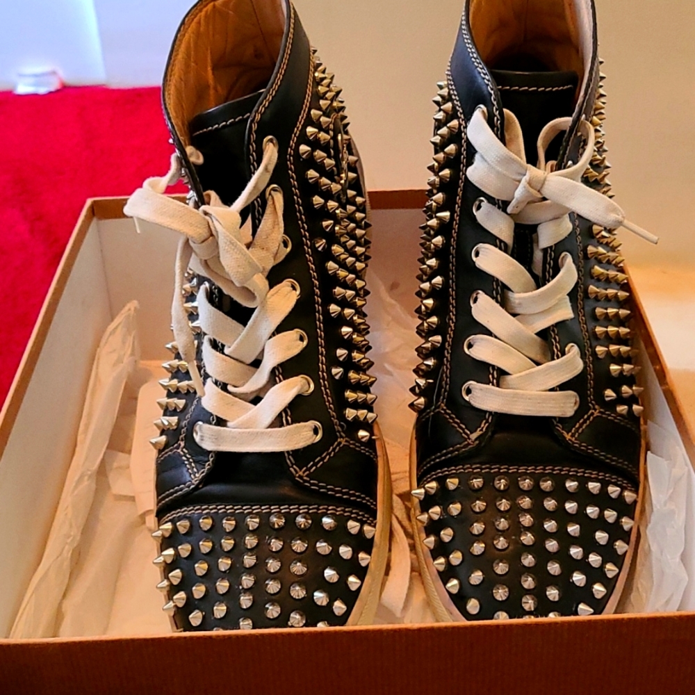 COPY - Nice christain loubotin!